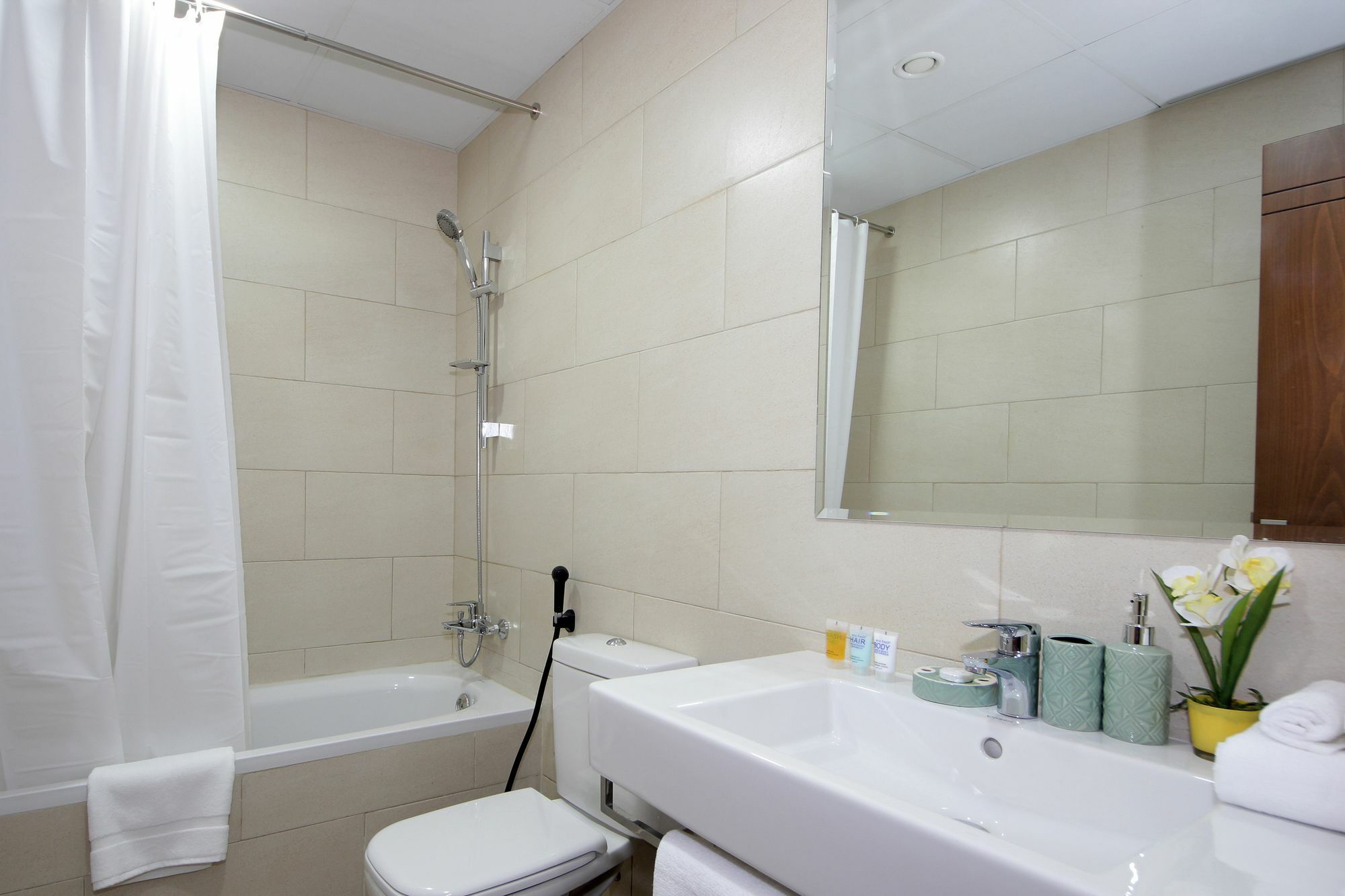 Spacious 2 Bedroom In Al Telal 11, Al Barsha 1 Dubaj Kültér fotó